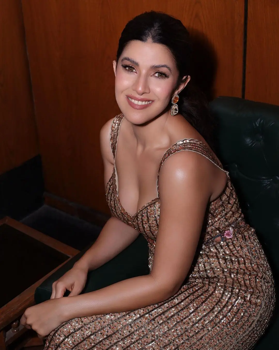 HINDI ACTRESS NIMRAT KAUR STILLS IN YELLOW GOWN